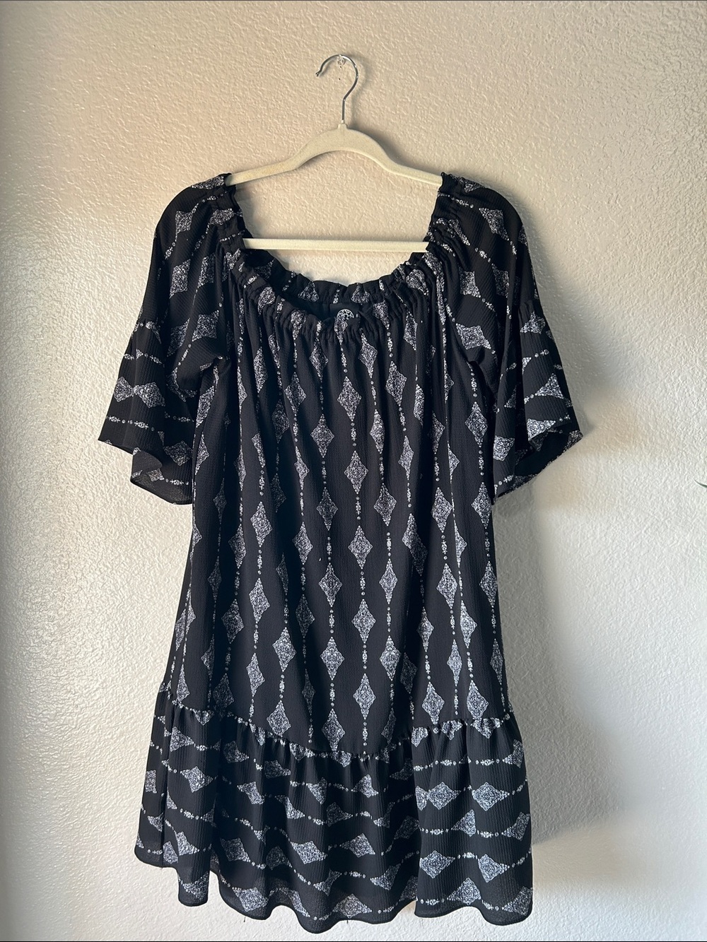 bobeau Off shoulder Black Midi Dress White Diamond Print Sz S Summer Chic TC0150